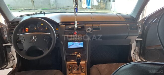 Mercedes E 240 2001, 280,000 km - 2.6 л - Ağcabədi