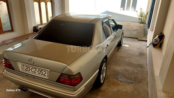 Mercedes E 200 1994, 264,000 km - 2.0 л - İsmayıllı