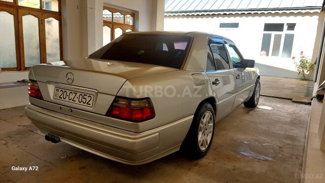 Mercedes E 200 1994, 264,000 km - 2.0 л - İsmayıllı