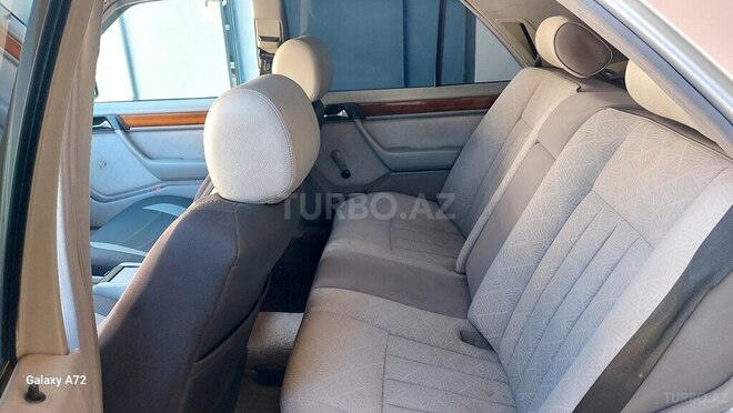 Mercedes E 200 1994, 264,000 km - 2.0 л - İsmayıllı