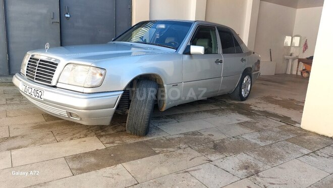 Mercedes E 200 1994, 264,000 km - 2.0 л - İsmayıllı