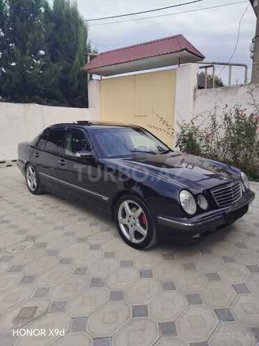 Mercedes E 240 2001, 302,000 km - 2.4 л - Qazax