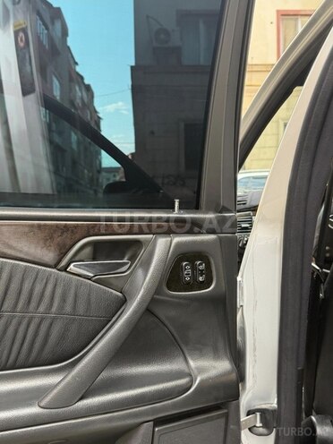 Mercedes E 320 2002, 297,692 km - 3.2 л - Bakı