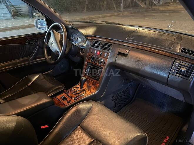 Mercedes E 240 2000, 440,000 km - 2.4 l - Bakı