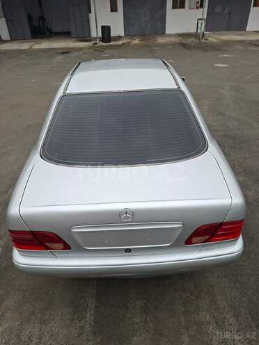Mercedes E 220 1999, 332,000 km - 2.2 l - Bakı