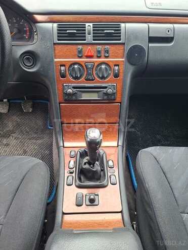 Mercedes E 220 1999, 332,000 km - 2.2 l - Bakı