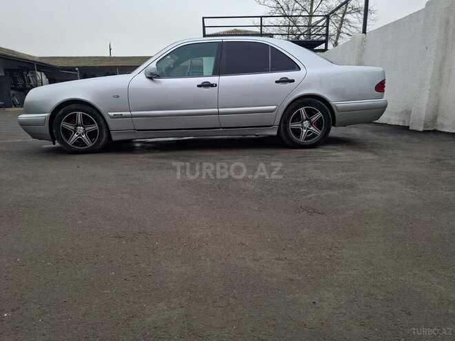 Mercedes E 220 1999, 332,000 km - 2.2 l - Bakı