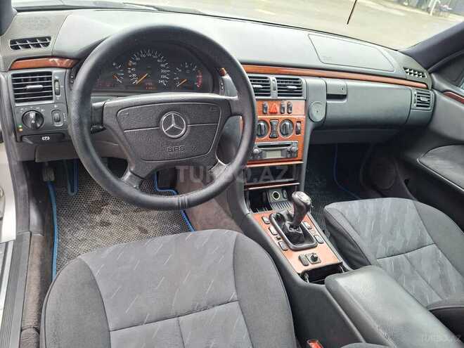 Mercedes E 220 1999, 332,000 km - 2.2 l - Bakı