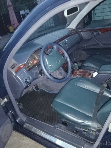 Mercedes E 270 1999, 553,333 km - 2.7 l - Zərdab
