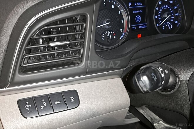Hyundai Elantra 2019, 201,168 km - 2.0 l - Bakı