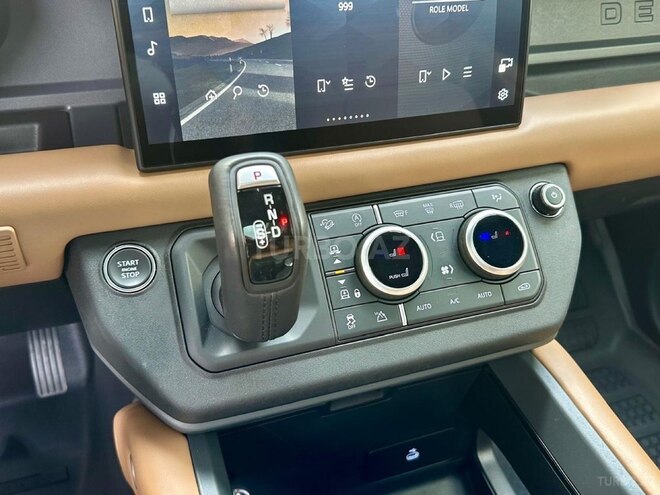 Land Rover Defender 2024, 19,000 km - 3.0 l - Bakı