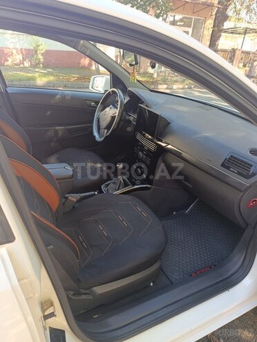 Opel Astra 2009, 290,000 km - 1.4 l - Quba