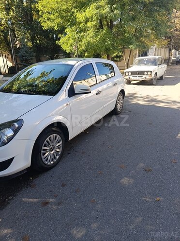 Opel Astra 2009, 290,000 km - 1.4 l - Quba