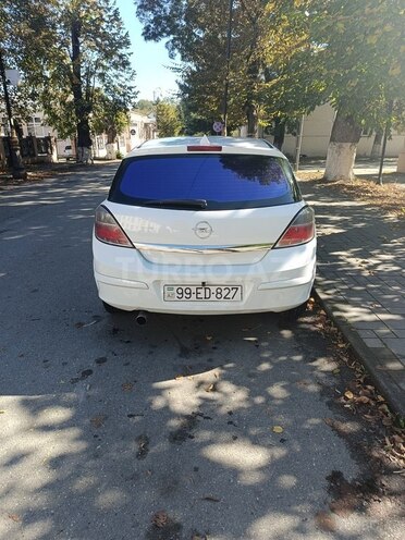 Opel Astra 2009, 290,000 km - 1.4 l - Quba