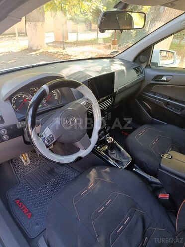 Opel Astra 2009, 290,000 km - 1.4 l - Quba