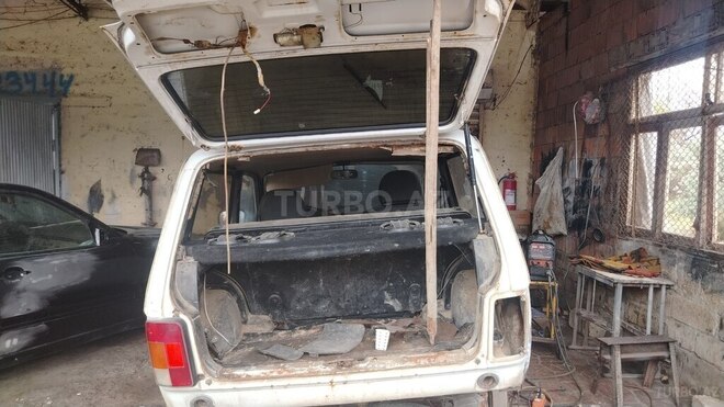 LADA (VAZ) Niva 2012, 100,000 km - 1.7 l - Salyan