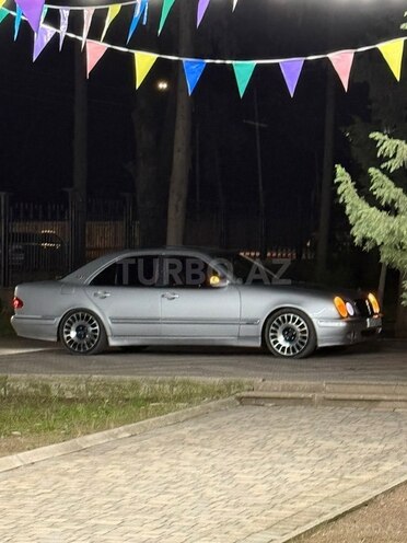 Mercedes E 320 2001, 300,000 km - 3.2 l - Tovuz