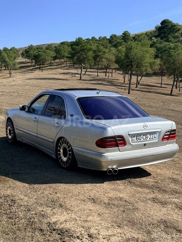 Mercedes E 320 2001, 300,000 km - 3.2 l - Tovuz