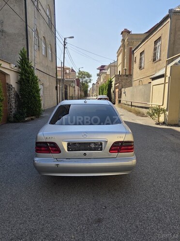 Mercedes E 270 2001, 355,211 km - 2.7 л - Bakı
