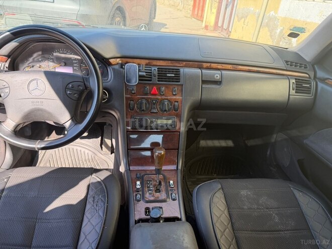 Mercedes E 200 2001, 415,000 km - 2.2 л - Bakı