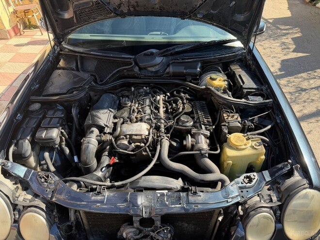 Mercedes E 200 2001, 415,000 km - 2.2 л - Bakı