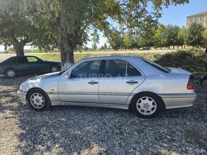 Mercedes C 240 1998, 345,000 km - 2.4 l - Quba