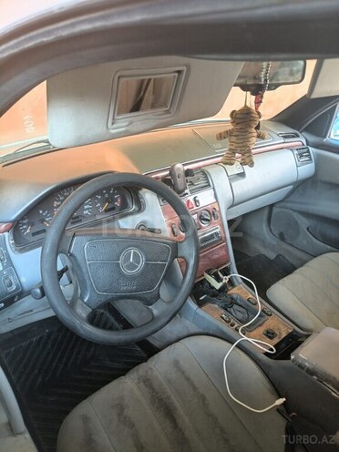 Mercedes E 220 1996, 350,000 km - 2.2 л - Ağstafa