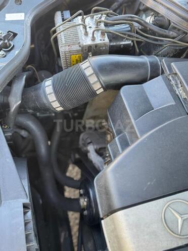 Mercedes E 240 2002, 330,000 km - 2.6 l - Saatlı