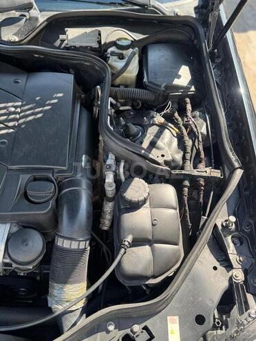 Mercedes E 240 2002, 330,000 km - 2.6 l - Saatlı
