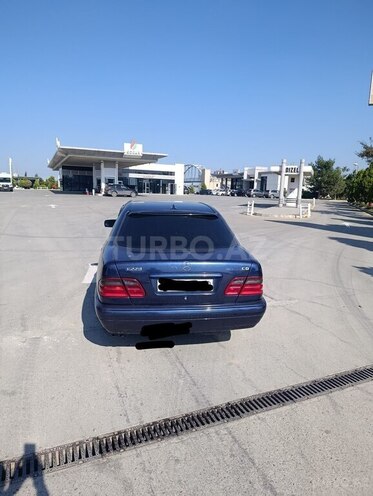 Mercedes E 220 1999, 453,268 km - 2.2 l - Bakı