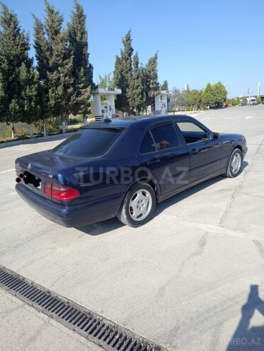 Mercedes E 220 1999, 453,268 km - 2.2 l - Bakı