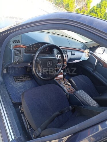 Mercedes E 220 1999, 453,268 km - 2.2 l - Bakı