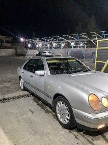 Mercedes E 230 1997, 430,000 km - 2.3 l - Bakı