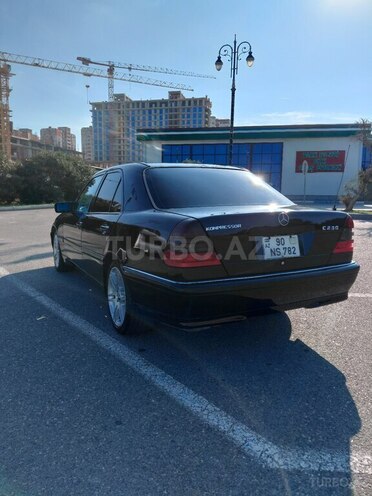 Mercedes C 230 1999, 236,000 km - 2.3 l - Bakı