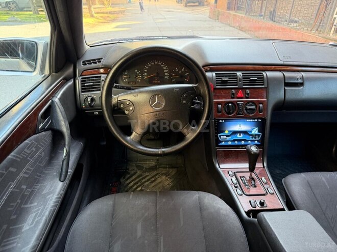 Mercedes E 220 1999, 220,000 km - 2.2 l - Bakı