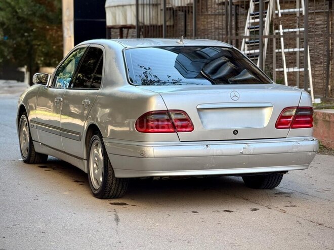 Mercedes E 220 1999, 220,000 km - 2.2 l - Bakı