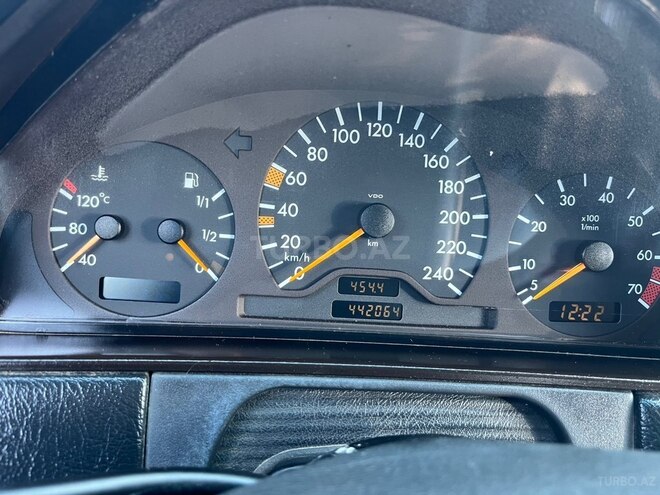 Mercedes E 230 1997, 442,000 km - 2.3 l - Bakı