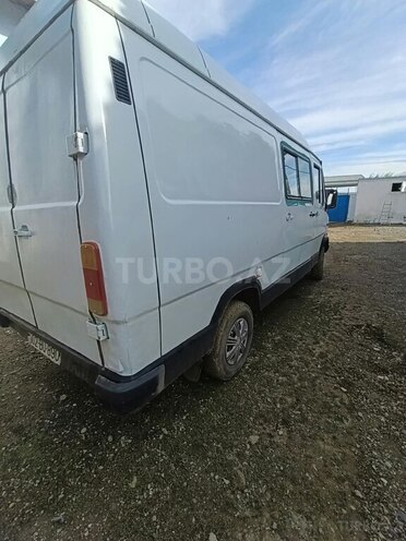 Mercedes 208 D 1994, 250,000 km - 2.5 l - Biləsuvar