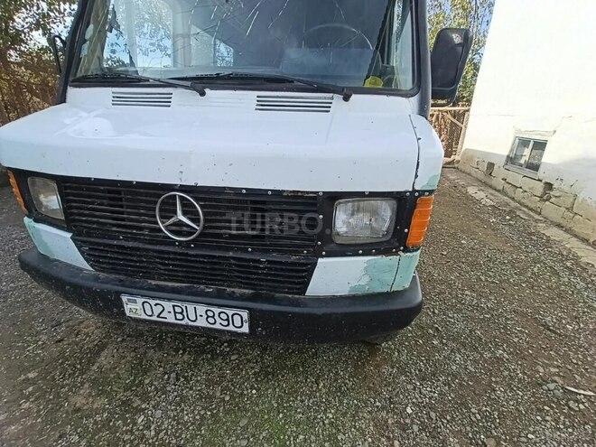 Mercedes 208 D 1994, 250,000 km - 2.5 l - Biləsuvar