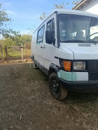 Mercedes 208 D 1994, 250,000 km - 2.5 l - Biləsuvar