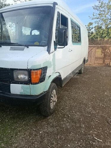 Mercedes 208 D 1994, 250,000 km - 2.5 l - Biləsuvar