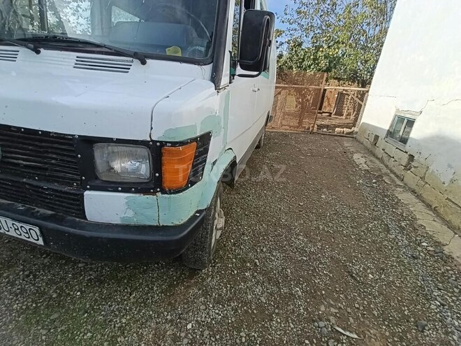 Mercedes 208 D 1994, 250,000 km - 2.5 l - Biləsuvar