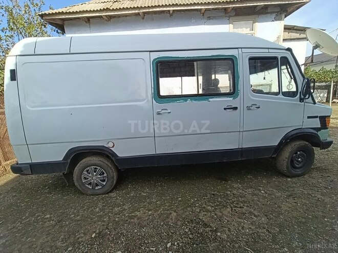 Mercedes 208 D 1994, 250,000 km - 2.5 l - Biləsuvar