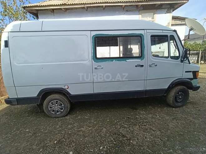 Mercedes 208 D 1994, 250,000 km - 2.5 l - Biləsuvar