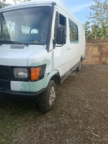 Mercedes 208 D 1994, 250,000 km - 2.5 l - Biləsuvar