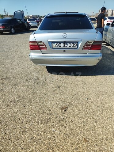 Mercedes E 320 2000, 333,600 km - 3.2 л - Bakı
