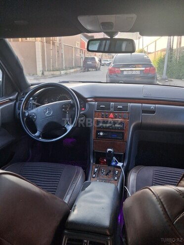Mercedes E 270 2001, 437,000 km - 2.7 l - Bakı