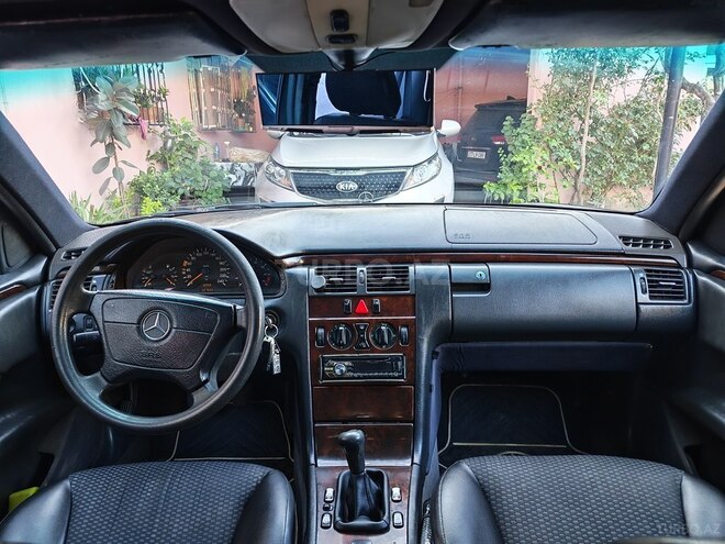 Mercedes E 200 1996, 307,660 km - 2.0 l - Bakı
