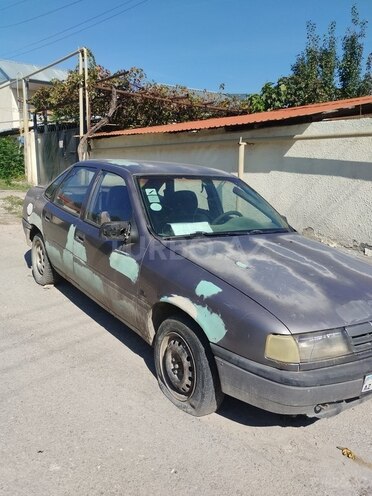 Opel Vectra 1992, 350,000 km - 1.7 l - 