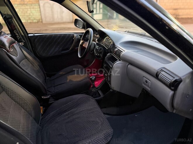 Opel Astra 1995, 365,000 km - 1.8 l - Sumqayıt